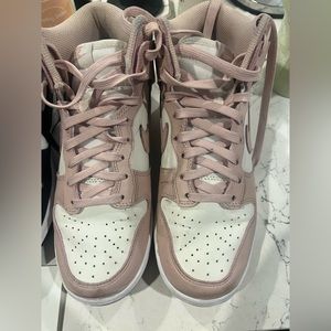 High Top Nike Dunks Women’s 6.5